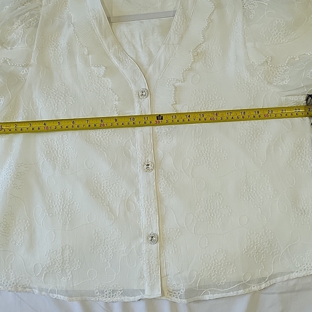 Women's White Lace Top - Picture 14 of 16